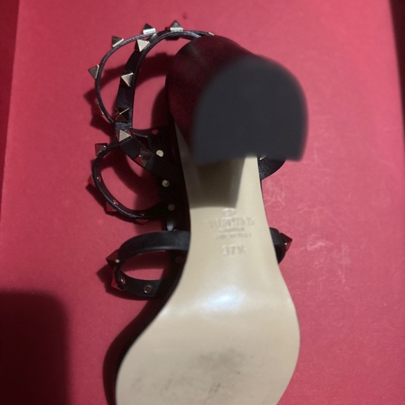 Valentino t strap rock stud sandal - Picture 5 of 14
